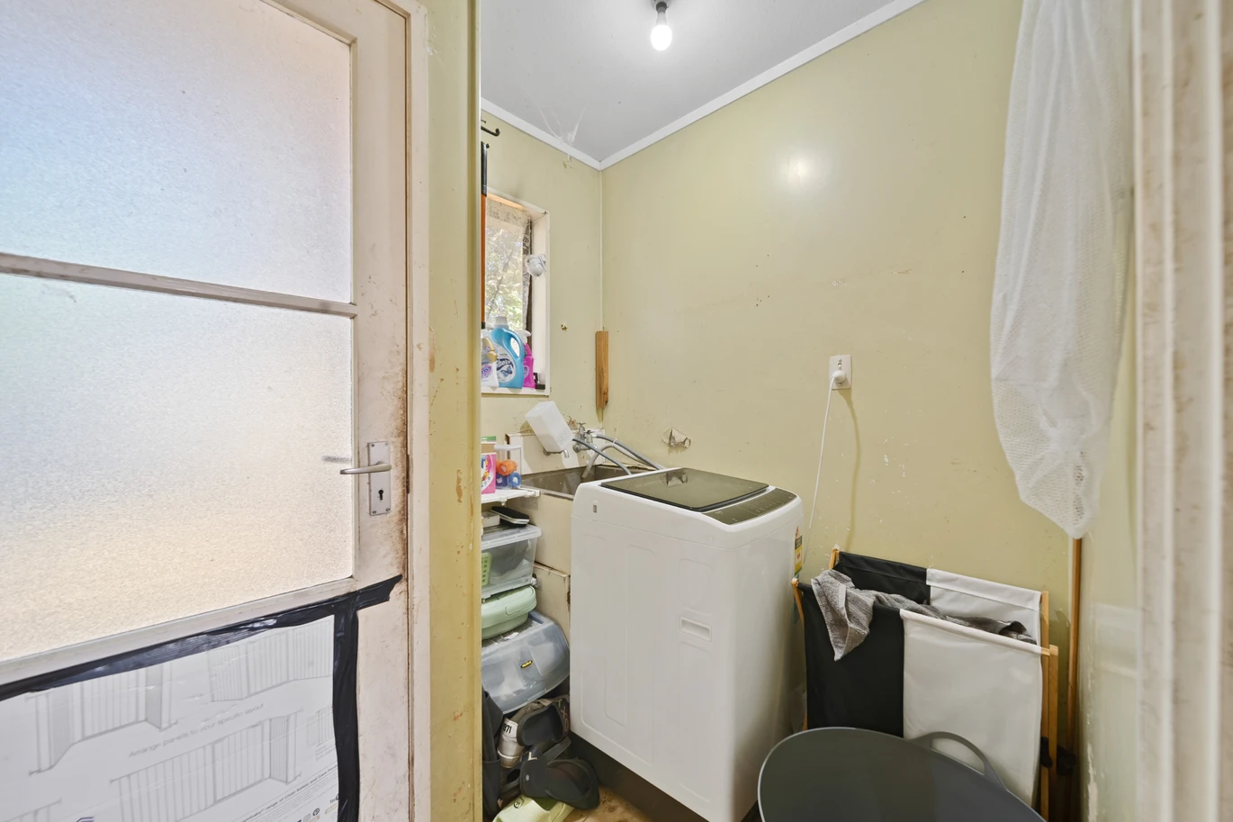 Once in 38 years, 4 beds 1 bath house on 600m2 section, with easy motorway access, plus local schools, shops, and everyday amenities nearby, 48 Darnell Crescent, Clover Park, Auckland