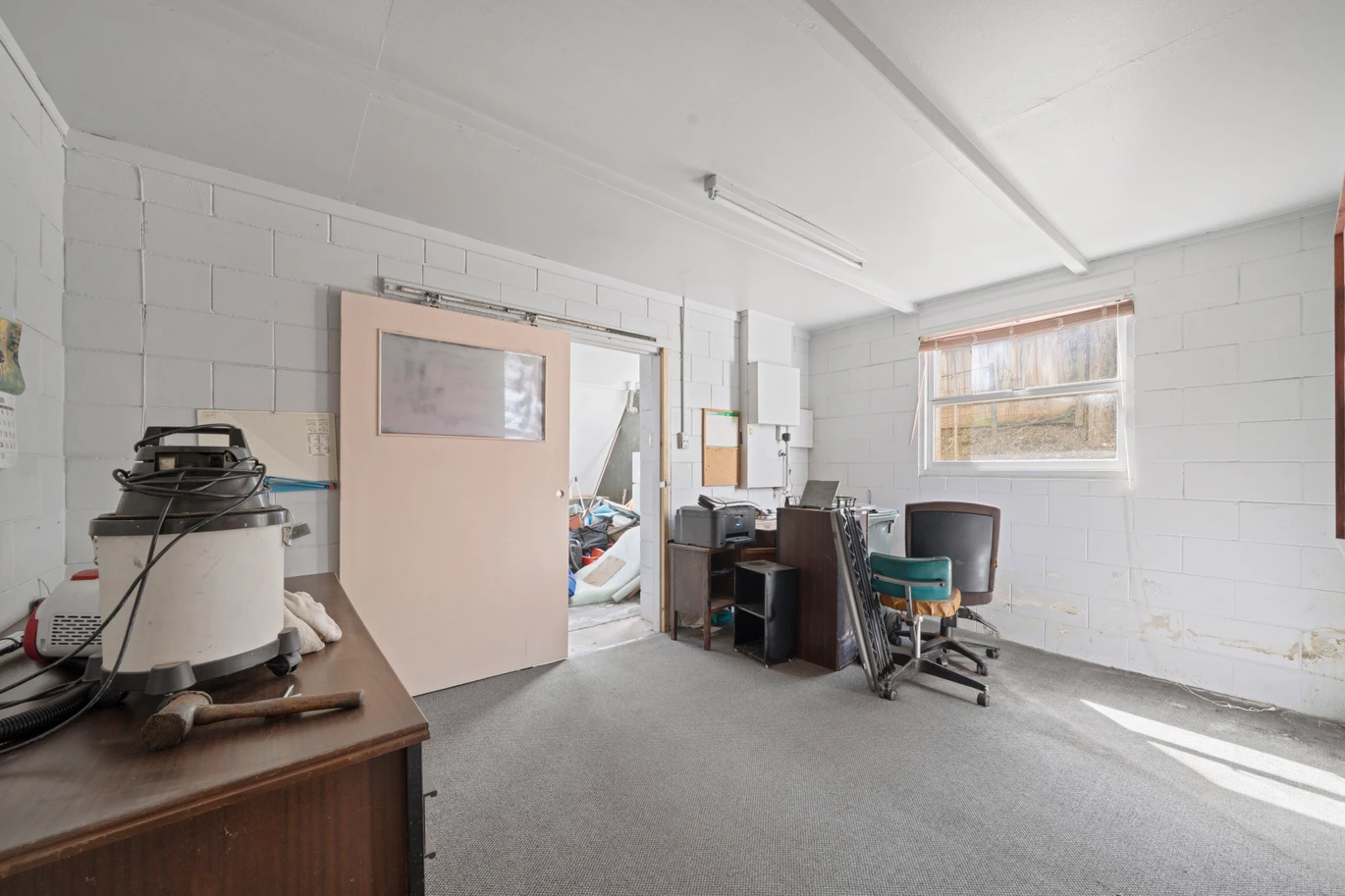 Health circumstances mean this must be SOLD, 280m2 3 beds + a large rumpus room house on 1638m2 section, equipped with 3-phase power, ideal for machinery, workshops, business, Handy to shops, schools and everyday amenities, the harbour, boat ramp and local park, 16 McInnes Road, Weymouth, Auckland