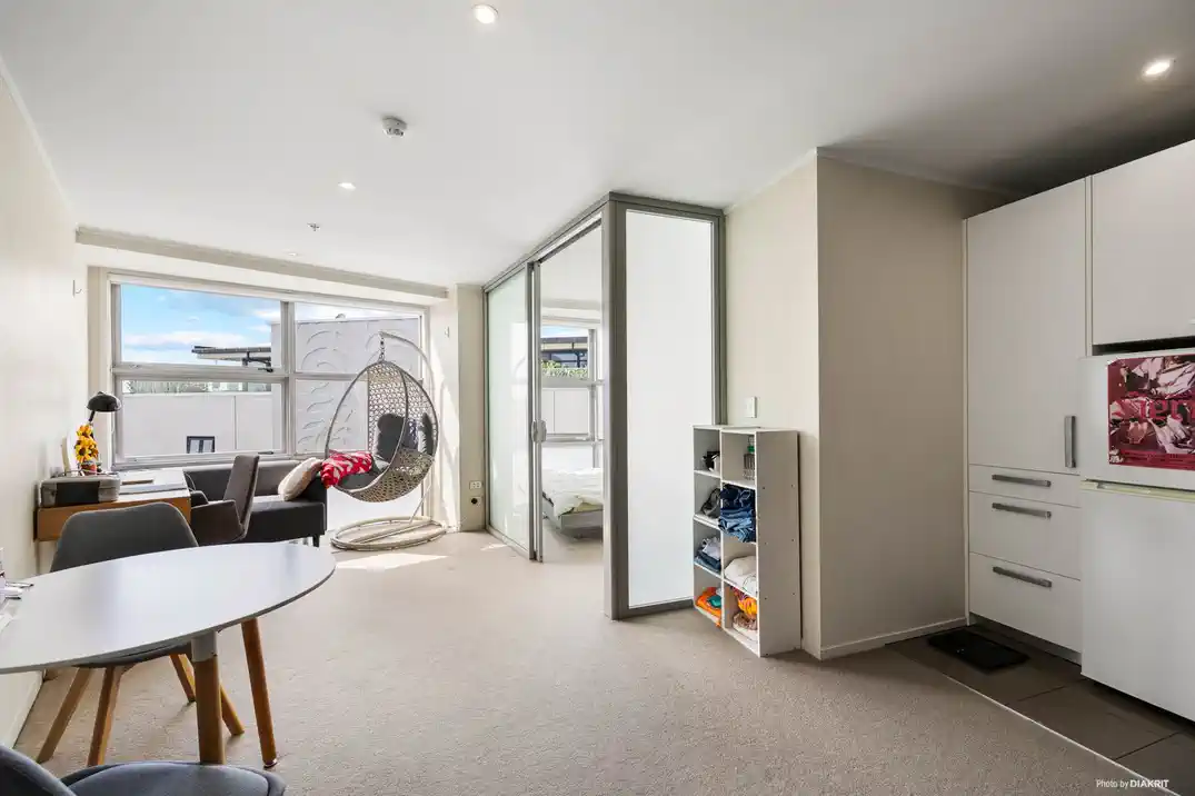 Auckland Girls’ Grammar School zone, 41m2 Freehold 1 bed 1 bath 1 car park apartment, On-site swimming pool, GYM, and sauna free to use for residents, 13E/156 Vincent Street, City Centre, Auckland
