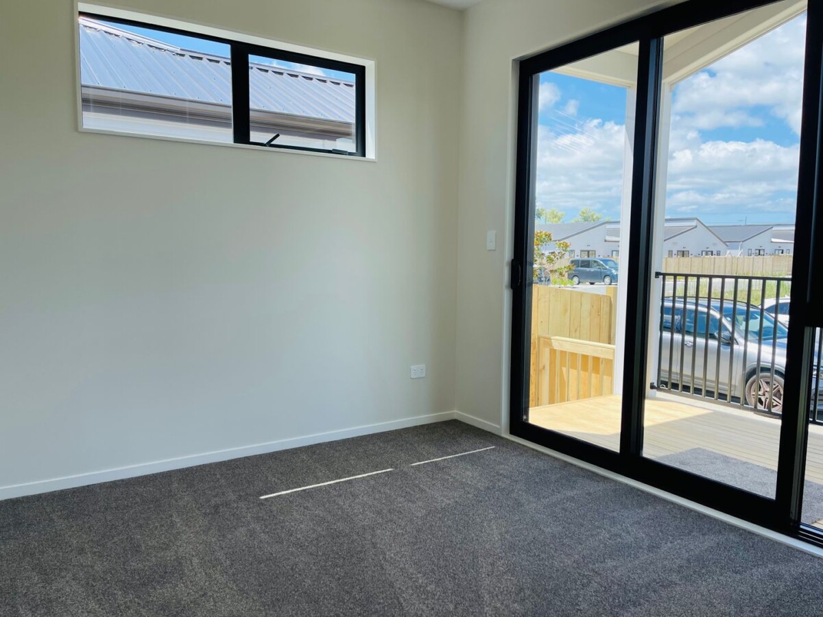 Brandnew 3 beds 1.5 baths Duplex home with car park, Close to local schools, parks, shopping amenities, and transport routes, 18 Ihi Place, Drury, Auckland