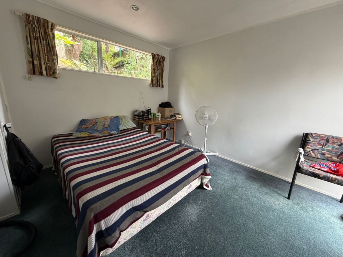Mortgagee Sale, 3 beds beds 1.5 bath house with double garage on 696m2 section, The house has the opportunity to upgrade and is an entry-level options into a highly sought-after and desirable location, a short drive to Titirangi Village, 220 Golf Road, Titirangi, Auckland