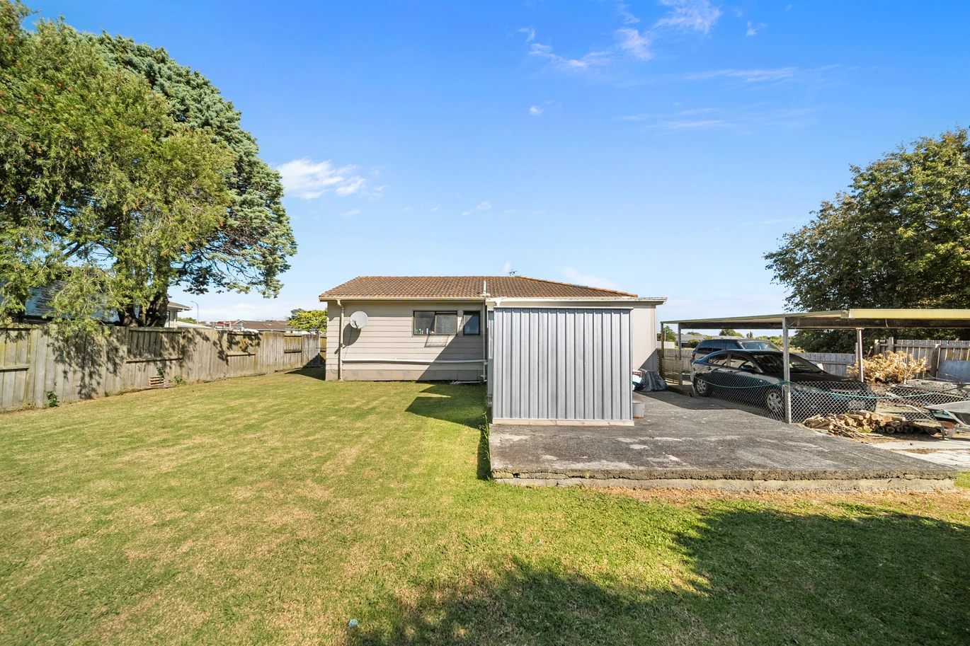 3 beds house with double carport on 606m2 section, right beside Blackgate Reserve, just minutes to Clendon Town Centre and an easy walk to Waimahia Intermediate School, 9 Blackgate Place, Weymouth, Auckland