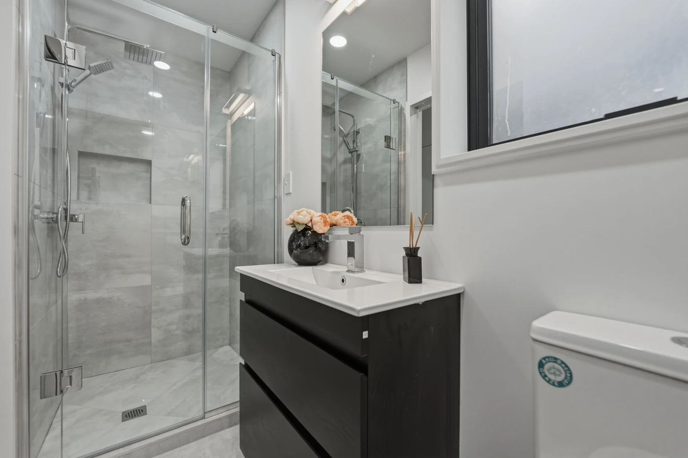 Brandnew 3 beds + study 2.5 baths home with garage, close to schools, Westfield Henderson and LynnMall, reserves, motorway access, zoned for Tirimoana School, Rangeview Intermediate, and Rutherford College, 16 Kirby Street, Glendene, Auckland