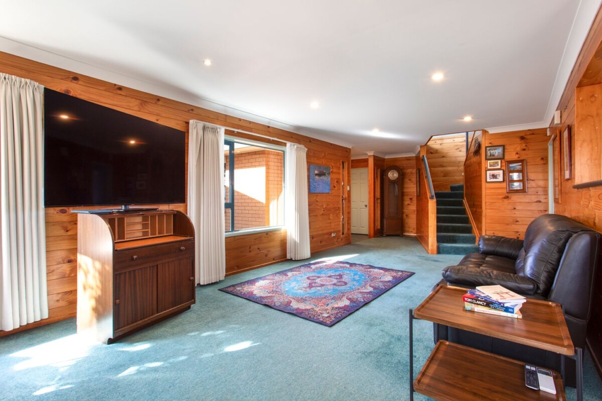 Owner Already Up North – This Must Be Sold, 3 beds 2 baths house with double garage on 418m2 section, minutes from schools, Pak’nSave, WestCity Mall, The Boundary shopping precinct, Henderson Train Station, 35C Edmonton Road, Henderson, Auckland