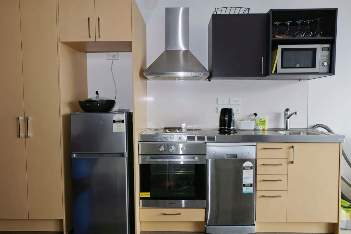 2 beds 1 bath apartment, Prime location opposite Manukau Train Station, Approx. 2-minute walk to Westfield Manukau, Pleasant balcony with attractive outlook, Stable tenant in place, 805/17 Putney Way, Manukau, , Auckland