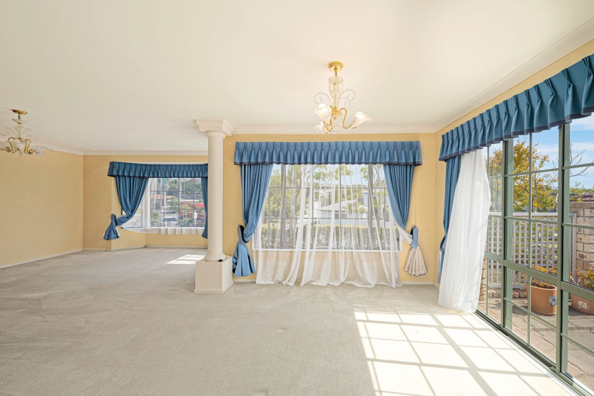 310m2 5 beds + study 2.5 baths house with double garage on 699m2 section, easy walk to Marina View School and close to the marina, reserves, shops, and excellent schooling including Hobsonville Point Secondary School, 2/2 Hobie Court, West Harbour, Auckland