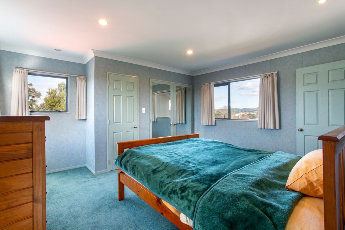 Owner Already Up North – This Must Be Sold, 3 beds 2 baths house with double garage on 418m2 section, minutes from schools, Pak’nSave, WestCity Mall, The Boundary shopping precinct, Henderson Train Station, 35C Edmonton Road, Henderson, Auckland