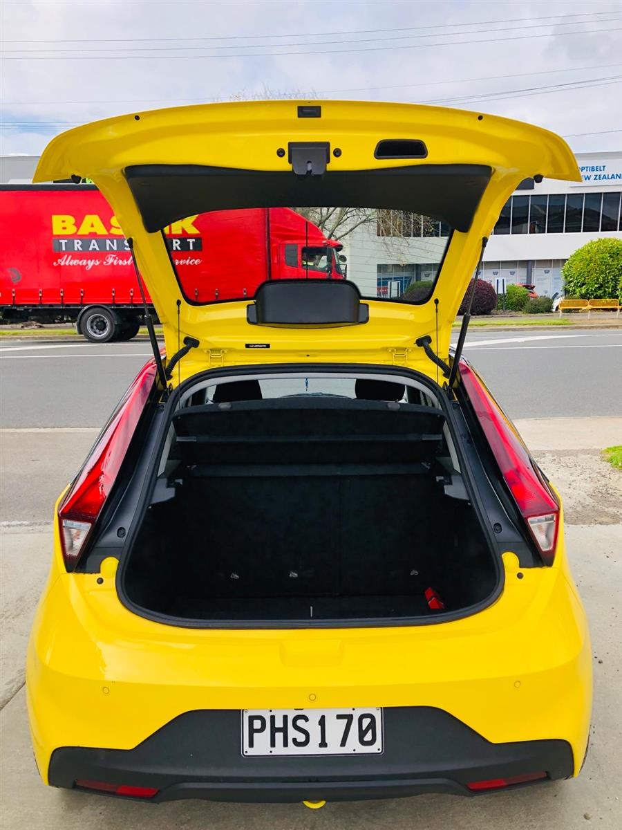 2022 MG 3 Hatchback Automatic, Petrol, 1,498 cc, 28,000 km