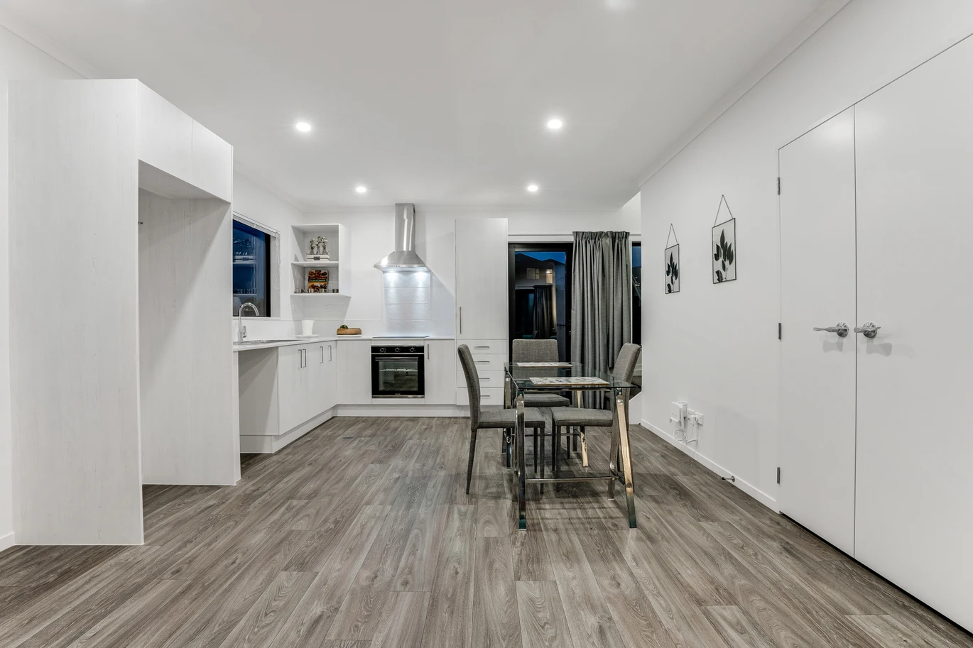 Showhome for sale, 2 beds 1 bath home on 158m2 section, close to schools shops, motorway access, 24 Watchfield Close, Mangere, Auckland