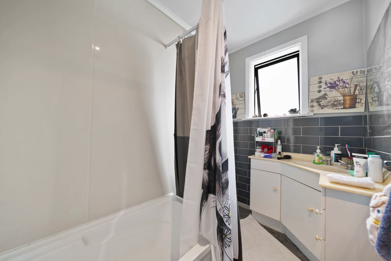 134m2 3 beds 2 baths house on 314m2 section, minutes away from the train station, Town Centre, schools, motorway access, 116 Gloucester Road, Manurewa, Auckland