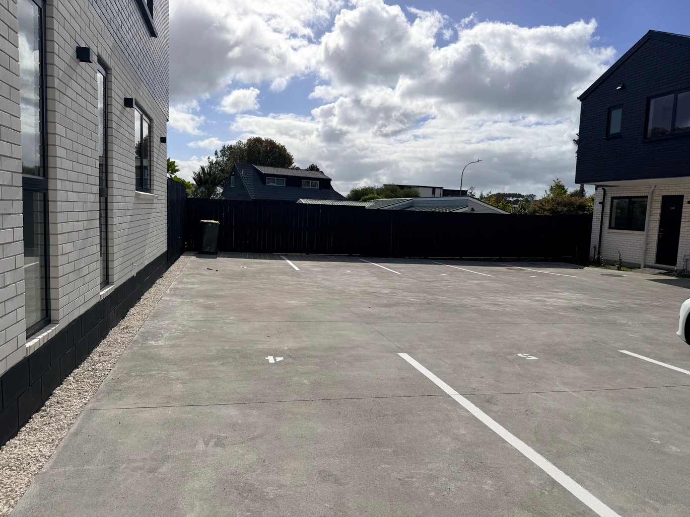 10-Year Stamford Building Warranty, move-in ready, Brandnew freehold Brick 2 bed 2.5 baths home with car park, 2 ensuites, walking distance to Howick Domain and Owairoa Primary School, and zoned for sought-after Sancta Maria College and Howick College. Just minutes to Howick Village, supermarkets, 8/44 Drake Street Howick,, Auckland