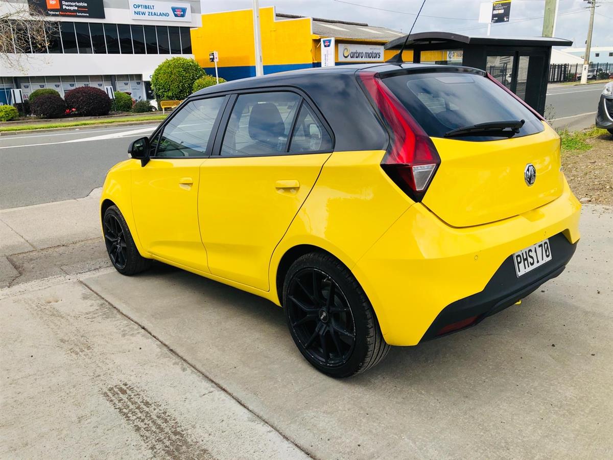 2022 MG 3 Hatchback Automatic, Petrol, 1,498 cc, 28,000 km