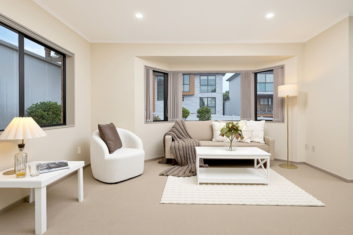 Vendor Cashing Up – Ready to Move In, Brick and tile 3 beds 1.5 bath house with garage, just a short stroll or drive away from Lynn Mall, 2/27 Rata Street, New Lynn, Auckland