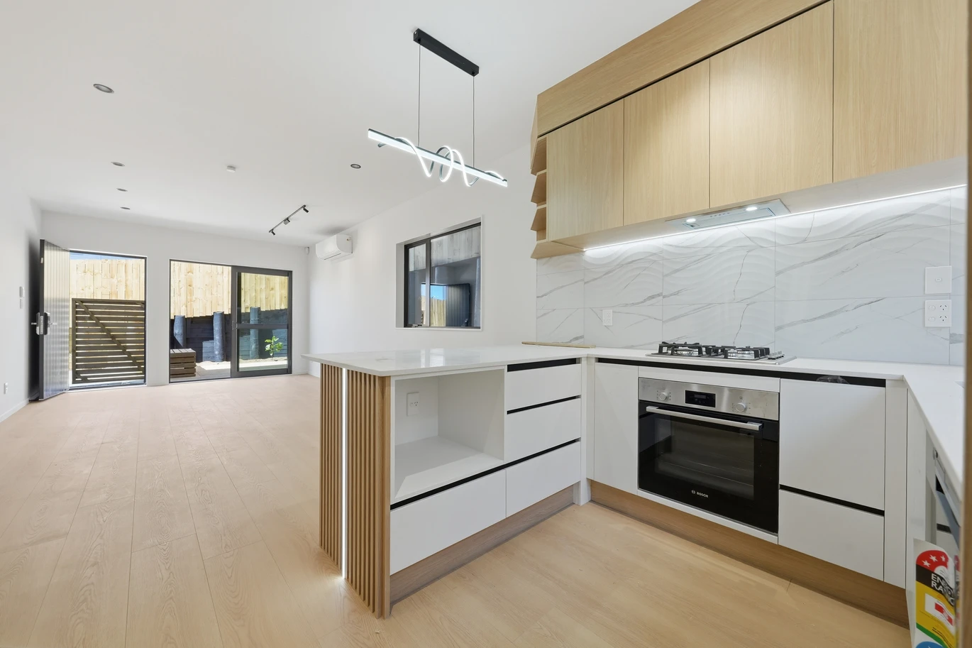Stamford’s 10-Year Building Warranty Insurance, Standalone freehold New 4 beds 2 baths home with garage, close to schools, shops, Maungakiekie Golf Course & Margaret Griffen Park, zoned for Lynfield College, Marshall Laing Primary, Blockhouse Bay Intermediate, Lot 6/59 Dundale Avenue, Blockhouse Bay, Auckland