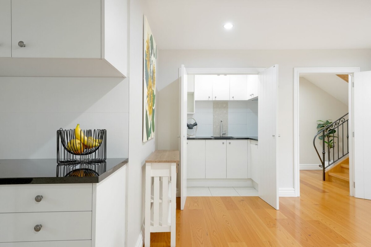 Double Grammar school zone, 428m2 7 beds 6 baths house with double garage and wet bars on 370m2 section, 4 ensuites, zoned for Auckland Grammar School and Epsom Girls Grammar School, close to Cornwall Park and Greenlane Hospital, with cafes, restaurants and supermarket nearby, 21 Inverary Avenue, Epsom, Auckland