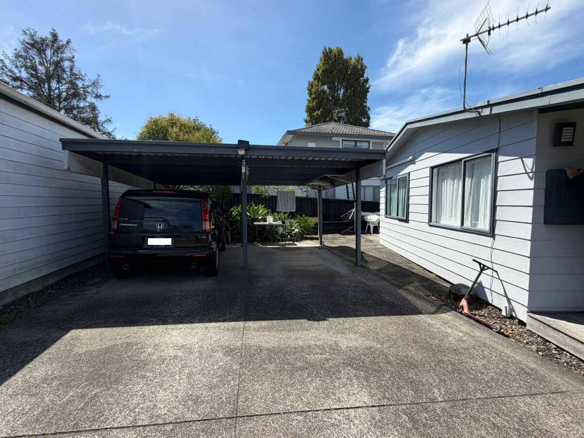 Mortgagee sale, 3 beds 1 bath house on Half share of 829sqm section, within a short drive of Glenfield Mall and surrounding amenities, with convenient access to local shops, schools, and transport links, 48B Roberts Road, Glenfield, Auckland