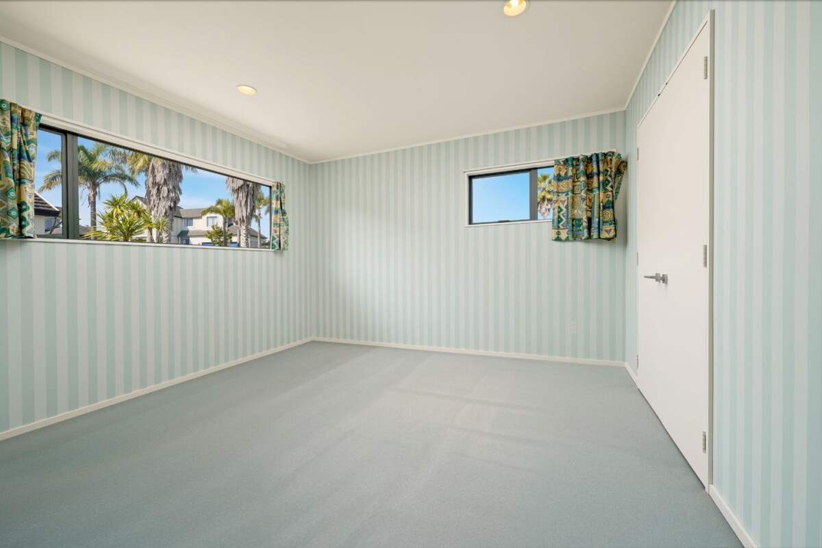 310m2 5 beds + study 2.5 baths house with double garage on 699m2 section, easy walk to Marina View School and close to the marina, reserves, shops, and excellent schooling including Hobsonville Point Secondary School, 2/2 Hobie Court, West Harbour, Auckland