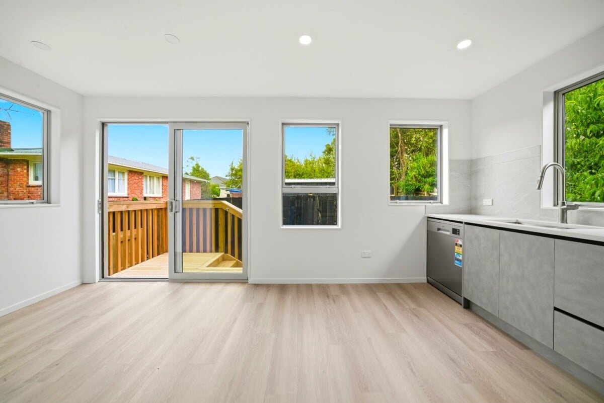 Brandnew standalone 3 beds 2.5 baths home with garage, Minutes to LynnMall Shopping Centre and the popular Brickworks dining precinct, zoned for Fruitvale School, Blockhouse Bay Intermediate, Green Bay High School, 26E Trojan Crescent, New Lynn, Auckland