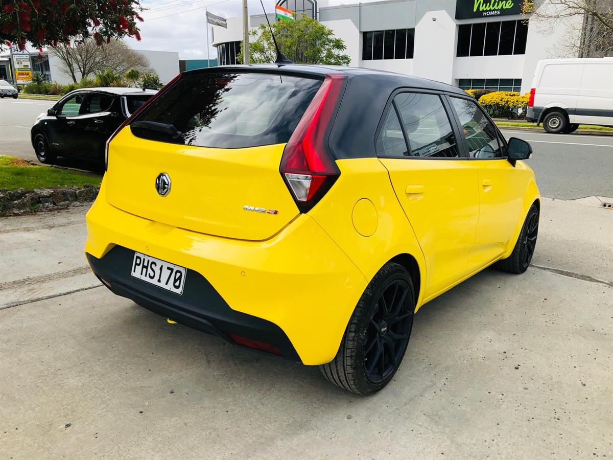 2022 MG 3 Hatchback Automatic, Petrol, 1,498 cc, 28,000 km