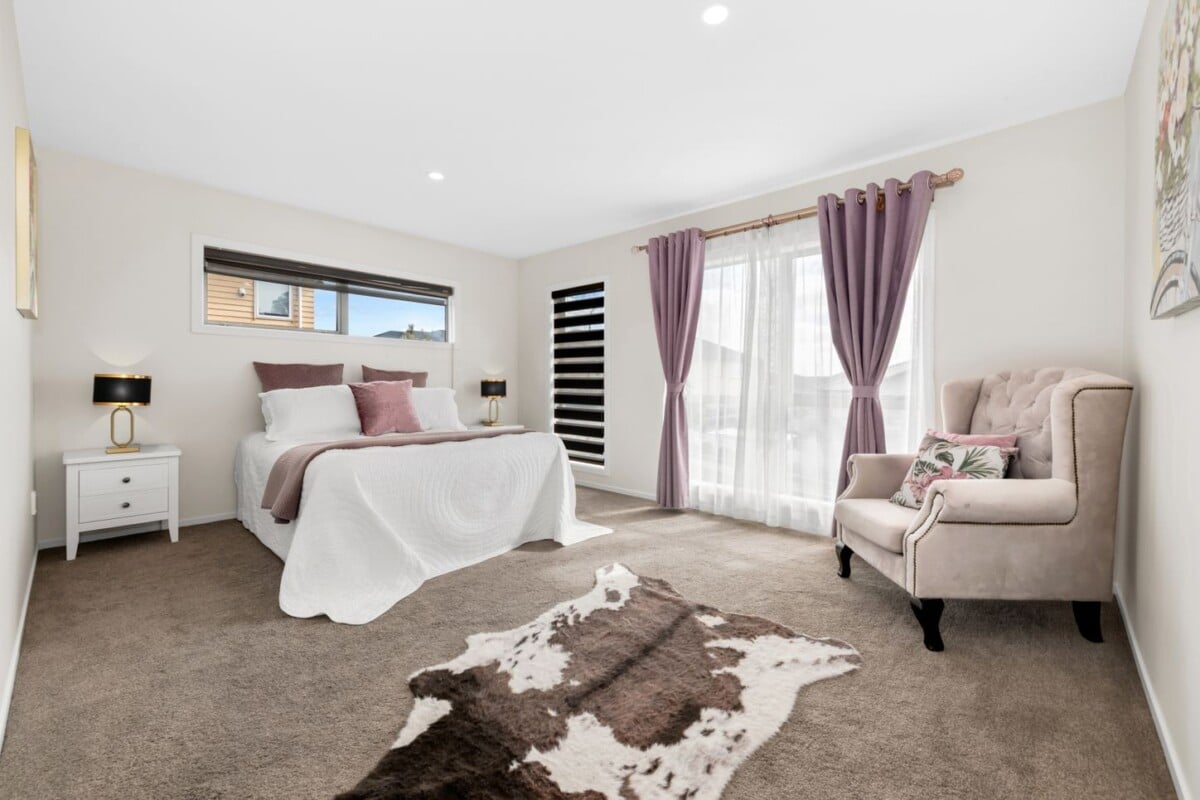 280m2 5 beds 4.5 baths house with double garage on 388m2 section, including 3 ensuites, 1 ensuite ground floor, 97 Argento Avenue, Flat Bush, Auckland