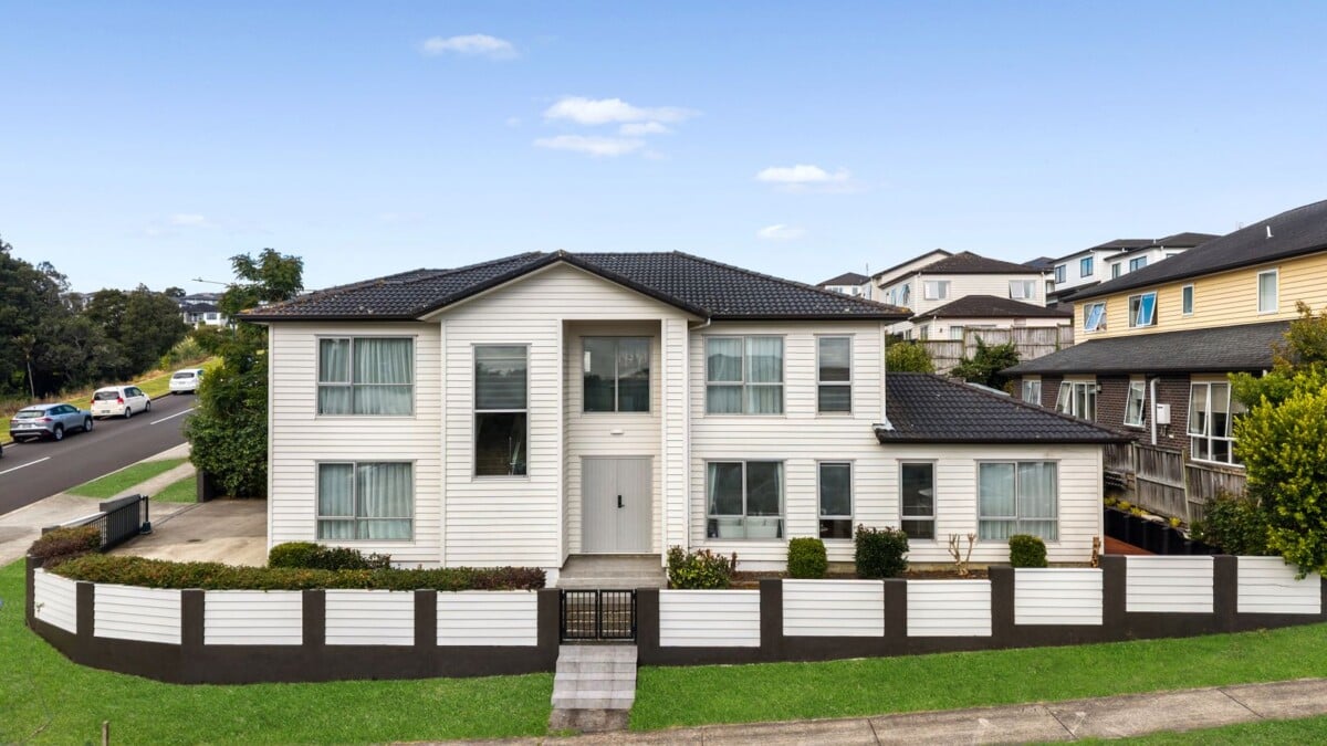 280m2 5 beds 4.5 baths house with double garage on 388m2 section, including 3 ensuites, 1 ensuite ground floor, 97 Argento Avenue, Flat Bush, Auckland