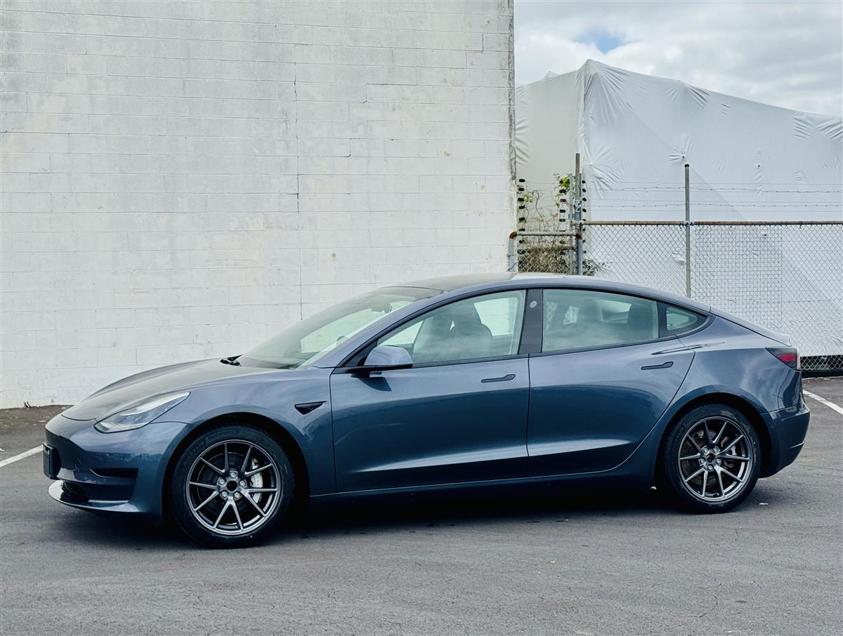 2020 Tesla Model 3 Standard Range Sedan Automatic, Grey, Electric, 23,000 km