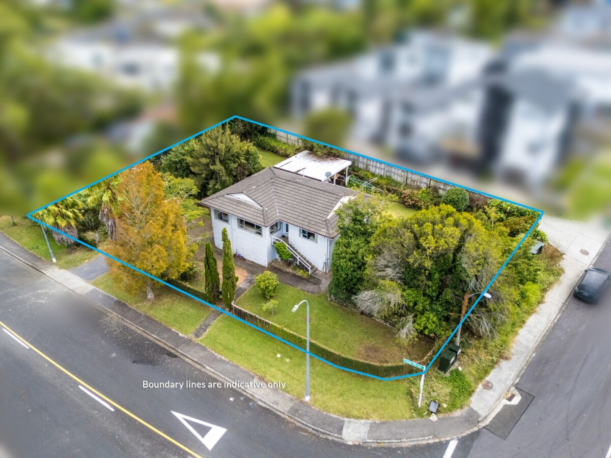 3 beds house with garage on 791m2 section, with RC for 5 lots subdivision, close to schools, parks, Pak’nSave Lincoln Road and the retail hub at Lincoln North Centre. motoway access, 1 Cedar Heights Avenue, Massey, Auckland