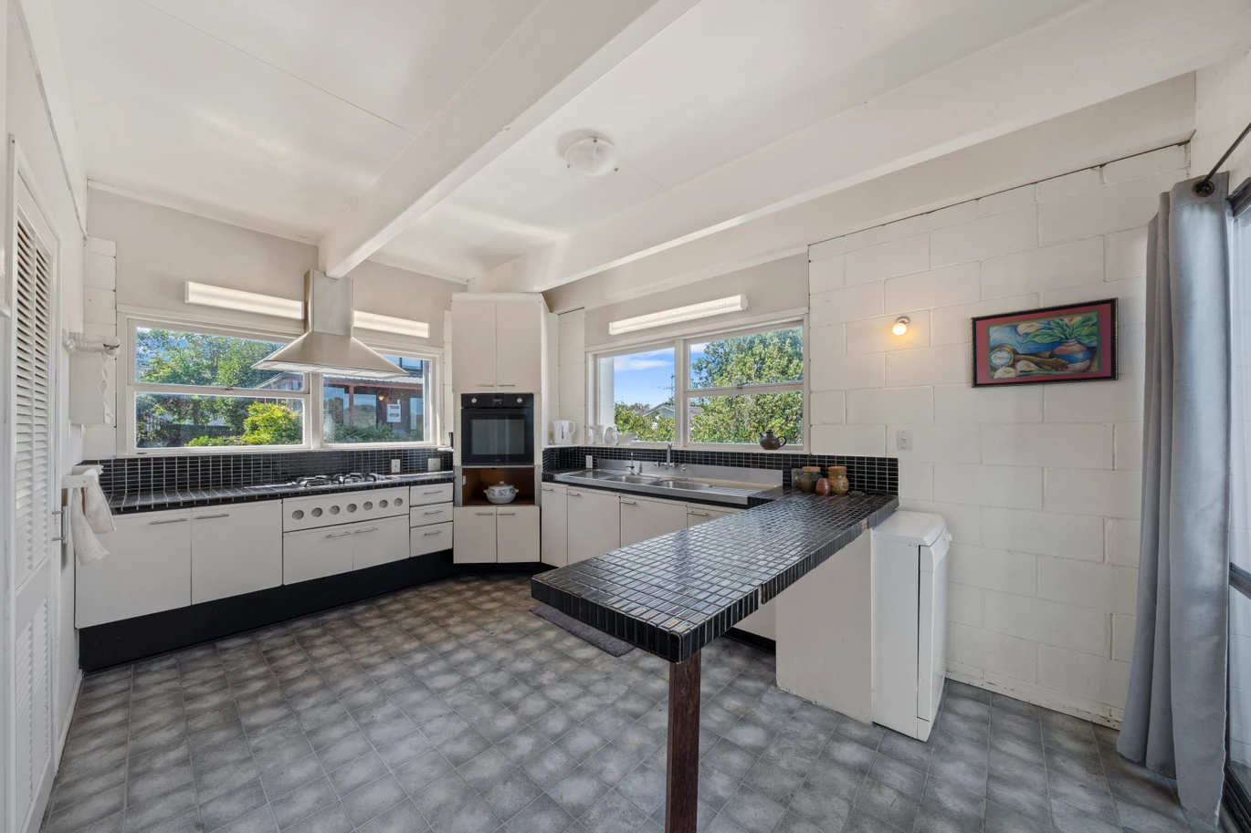 Health circumstances mean this must be SOLD, 280m2 3 beds + a large rumpus room house on 1638m2 section, equipped with 3-phase power, ideal for machinery, workshops, business, Handy to shops, schools and everyday amenities, the harbour, boat ramp and local park, 16 McInnes Road, Weymouth, Auckland
