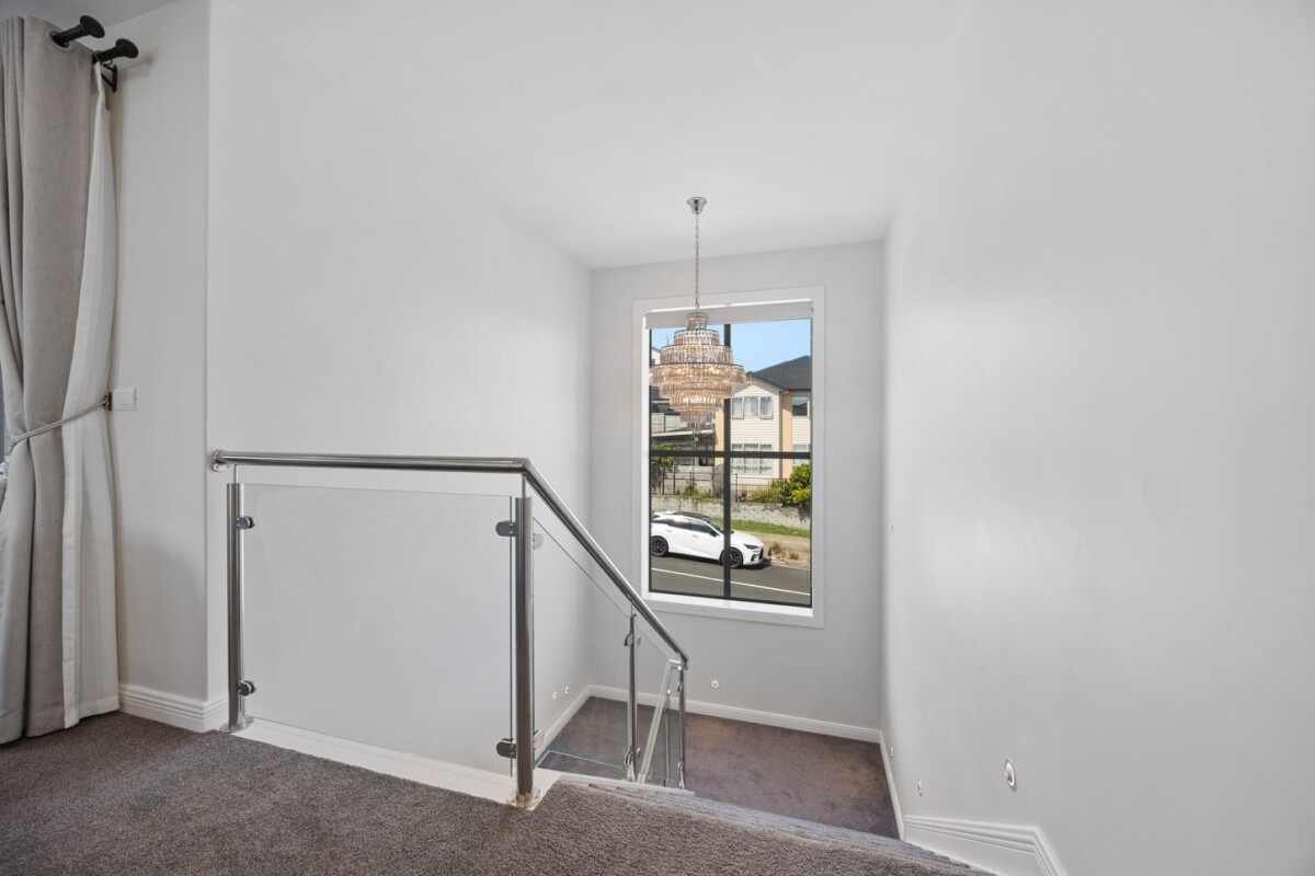 431m2 7 beds 5.5 baths with web bar house with double garage, 2 beds 1 bath + 1 ensuite ground floor, close to schools, shopping centre, 2 Drumnaconagher Road, Flat Bush, Auckland