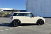 2018 MINI Cooper Facelift Hatchback Automatic, 4 seats, Beige, Petrol, 1,500 cc, 39,600 km