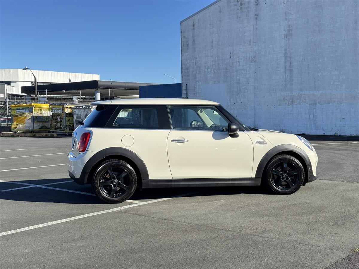 2018 MINI Cooper Facelift Hatchback Automatic, 4 seats, Beige, Petrol, 1,500 cc, 39,600 km