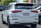 2023 Mitsubishi Outlander, RV/SUV Automatic, 7 seats, Petrol, 2,488 cc, 33,975 km