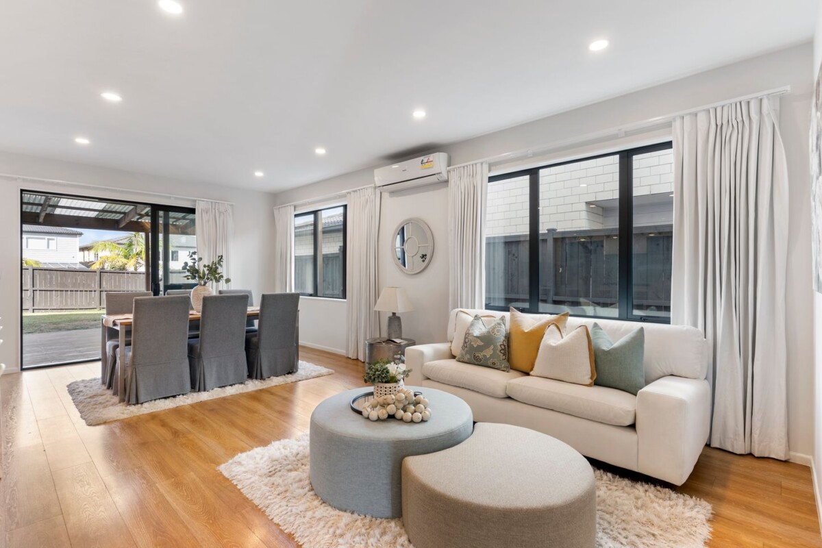 318m2 7 beds 4.5 baths house with double garage and 2 beds granny, Ormiston Town Centre is right on your doorstep, and Ormiston schools nearby, 403 Ormiston Road, Flat Bush, Auckland
