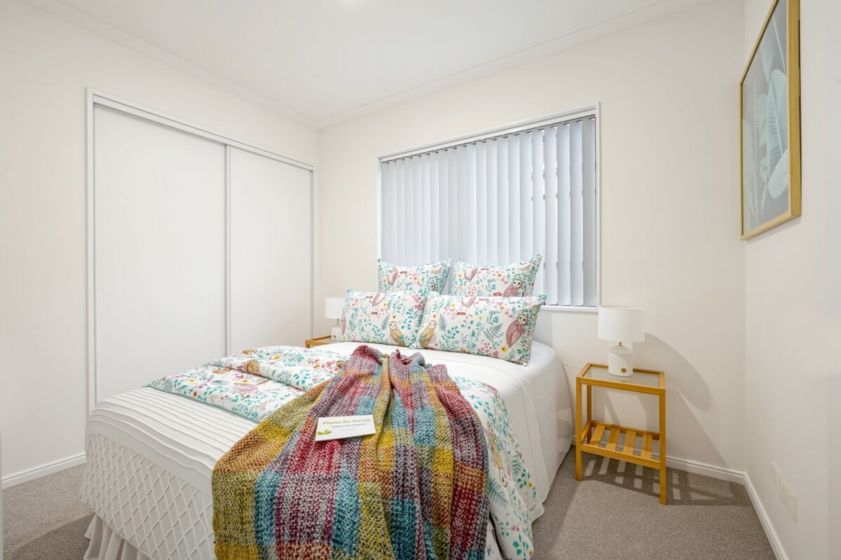 Qverseas owner, 142m2 Brick and tile 3 beds 2 baths house with double garage on 281m2 section, close to WestCity Mall Henderson, schools, the popular shopping and dining options along Lincoln Road, including Pak’nSave and Mitre 10 MEGA, motorway access, 32 Espalier Drive, Henderson, Auckland