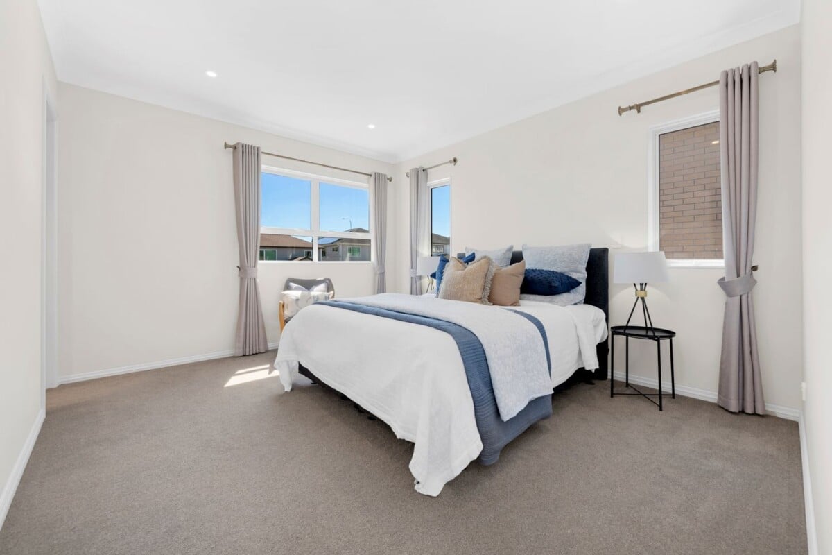 Super Realistic Vendor, Two kitchens, 6 beds + study 5.5 baths house with double garage and 2-beds granny, zoned for Te Nikau Primary School, Ormiston Junior College, Ormiston Senior College, close to schools, shops, 10 Peihinga Road, Flat Bush, Auckland
