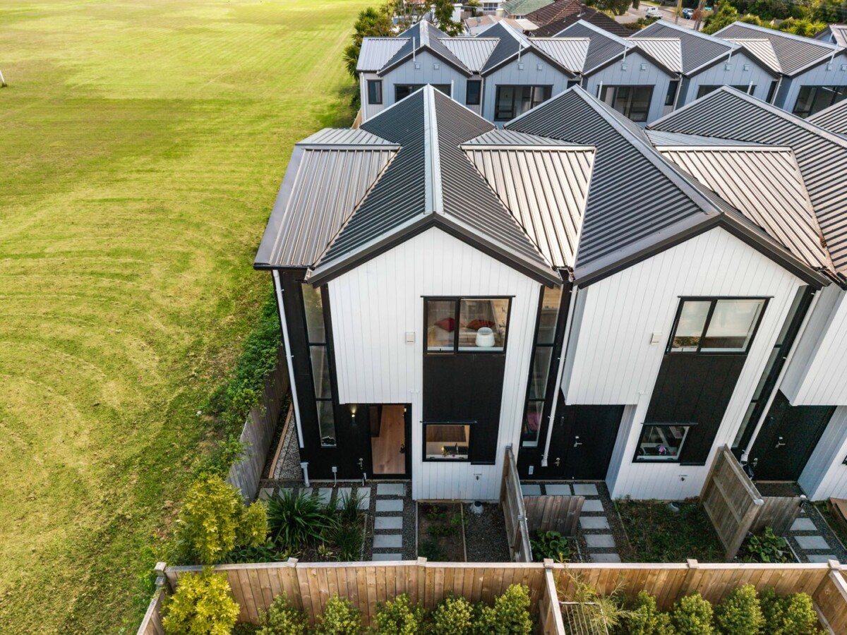 Bank Countdown On – This Must Be Sold within two weeks, 2 beds 1.5 baths home, backs directly onto the expansive Henderson High School playground, close to schools, shops, transport links, parks, and all the everyday essentials, 8/28 Smythe Road, Henderson, Auckland