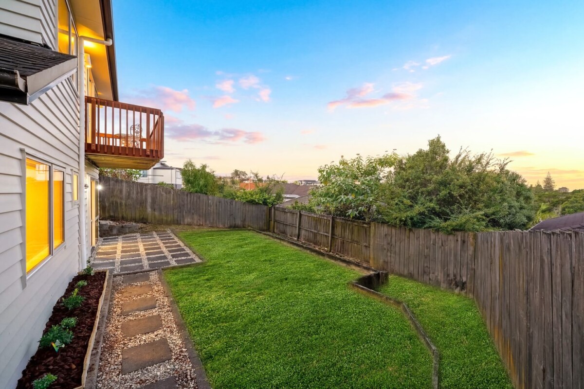 198m2 Renovated 4 beds 2.5 baths house with double garage and City View & Sea View, on 450m2 section, close to Massey High School, and just a short drive to the shopping and dining hubs of Westgate, NorthWest, and Lincoln Road, 18 Cityview Place, Massey, Auckland