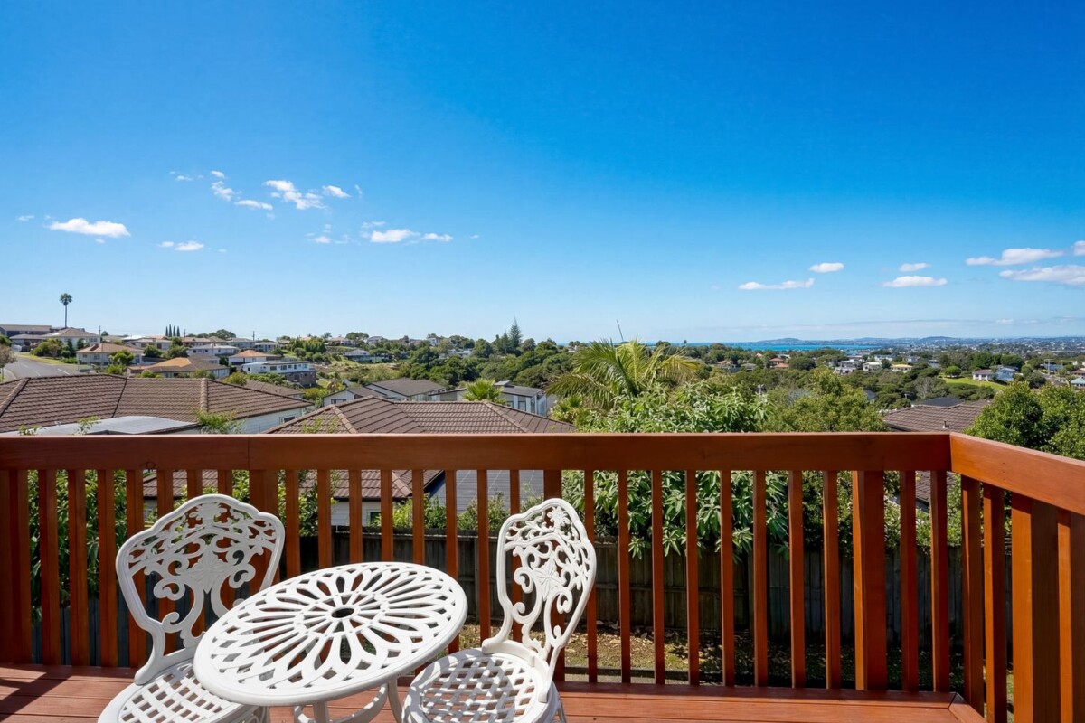 198m2 Renovated 4 beds 2.5 baths house with double garage and City View & Sea View, on 450m2 section, close to Massey High School, and just a short drive to the shopping and dining hubs of Westgate, NorthWest, and Lincoln Road, 18 Cityview Place, Massey, Auckland