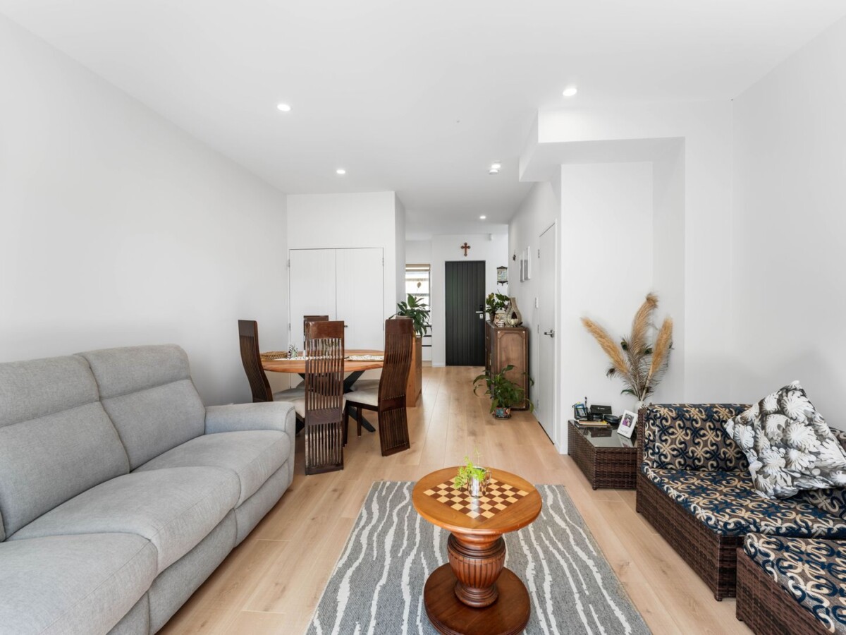 Bank Countdown On – This Must Be Sold within two weeks, 2 beds 1.5 baths home, backs directly onto the expansive Henderson High School playground, close to schools, shops, transport links, parks, and all the everyday essentials, 8/28 Smythe Road, Henderson, Auckland