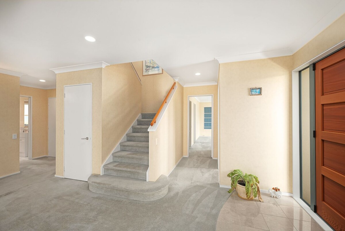 310m2 5 beds + study 2.5 baths house with double garage on 699m2 section, easy walk to Marina View School and close to the marina, reserves, shops, and excellent schooling including Hobsonville Point Secondary School, 2/2 Hobie Court, West Harbour, Auckland