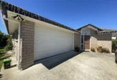 For rent, 4 beds 2 baths house with double garage, Available from: Saturday, April 11, 54A Valentine Street, Papakura, Auckland