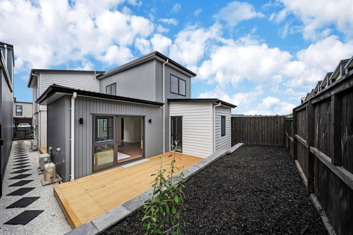Affordable Brandnew standalone 5 beds 3.5 baths house with garage, 2 ensuites, 1 ensuite ground floor, close to schools, shopping centre, 19 Artemis Way, Flat Bush, Auckland