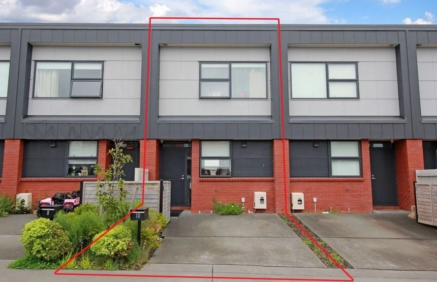 Fletcher-built Freehold 2 beds 1 bath home with car park, extra nearby parking, freehold title (no body corporate fees), and a transferable Master Build Guarantee, just a short walk to Ormiston Town Centre and Barry Curtis Park, 10 Paterae Lane, Flat Bush, Auckland