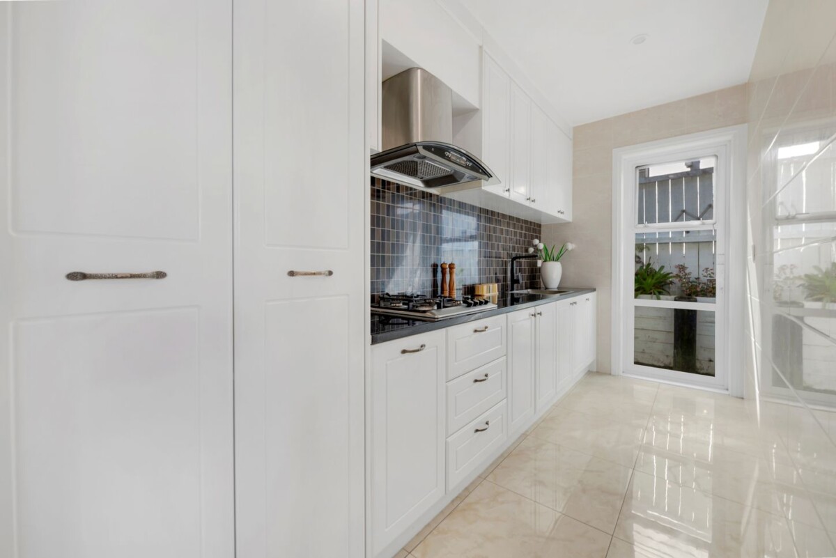 337m2 6 beds 5.5 baths house with double garage and 2 beds granny, Zoned for sought-after schools including Mission Heights Junior College, Mission Heights Primary School, and Ormiston Senior College, 16 Evelina Lane, Flat Bush, Auckland