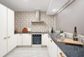Vendor Cashing Up – Ready to Move In, Brick and tile 3 beds 1.5 bath house with garage, just a short stroll or drive away from Lynn Mall, 2/27 Rata Street, New Lynn, Auckland