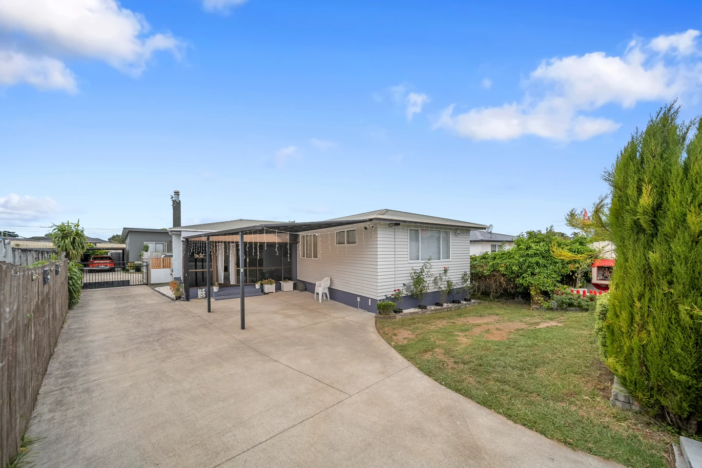 134m2 3 beds 2 baths house on 314m2 section, minutes away from the train station, Town Centre, schools, motorway access, 116 Gloucester Road, Manurewa, Auckland