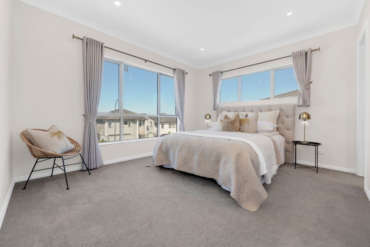 Super Realistic Vendor, Two kitchens, 6 beds + study 5.5 baths house with double garage and 2-beds granny, zoned for Te Nikau Primary School, Ormiston Junior College, Ormiston Senior College, close to schools, shops, 10 Peihinga Road, Flat Bush, Auckland