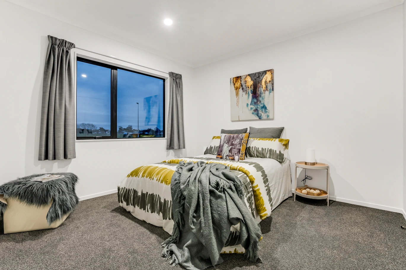 Showhome for sale, 2 beds 1 bath home on 158m2 section, close to schools shops, motorway access, 24 Watchfield Close, Mangere, Auckland