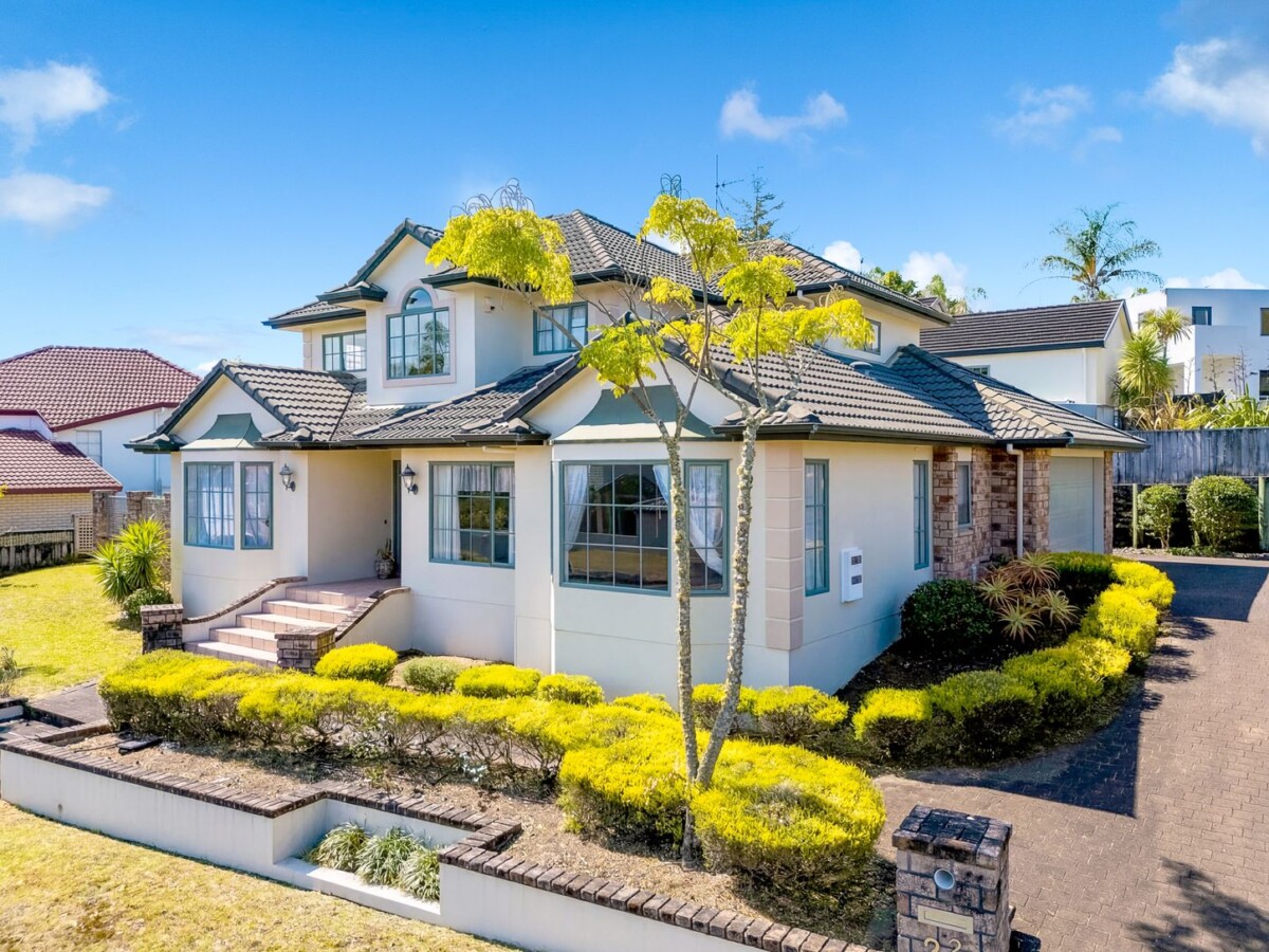 310m2 5 beds + study 2.5 baths house with double garage on 699m2 section, easy walk to Marina View School and close to the marina, reserves, shops, and excellent schooling including Hobsonville Point Secondary School, 2/2 Hobie Court, West Harbour, Auckland