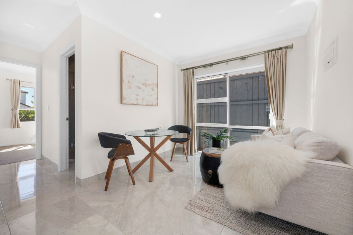 Super Realistic Vendor, Two kitchens, 6 beds + study 5.5 baths house with double garage and 2-beds granny, zoned for Te Nikau Primary School, Ormiston Junior College, Ormiston Senior College, close to schools, shops, 10 Peihinga Road, Flat Bush, Auckland